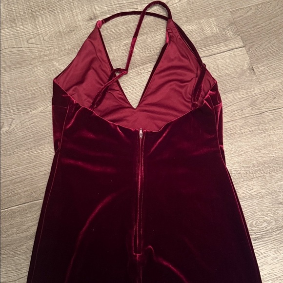 Teeze Me Velvet high-slit dress. Size: 7/8 Burgundy Velvet Gown prom, wedding - Picture 13 of 15